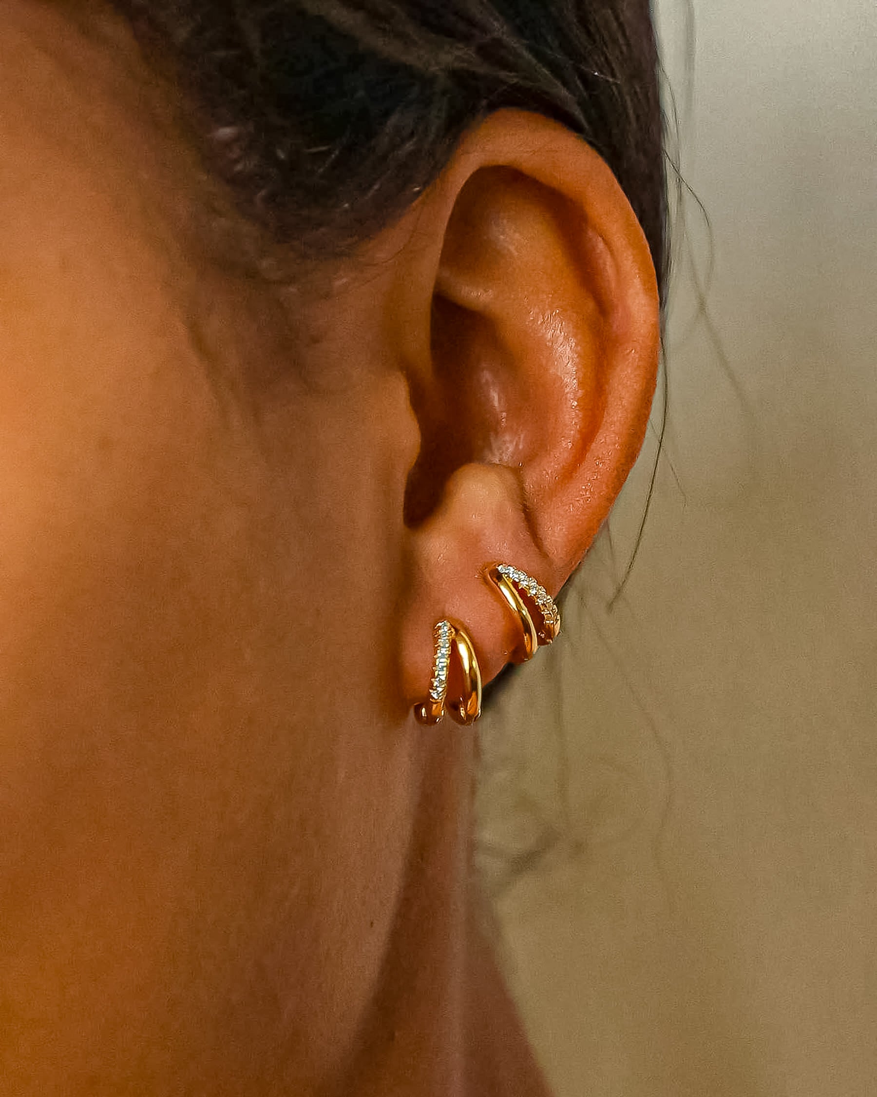 MUMREUES 14K Gold Plated Huggie Hoop Earrings for Women - Small Hypoallergenic Gold Hoops - Minimalist Daily Jewelry Gift